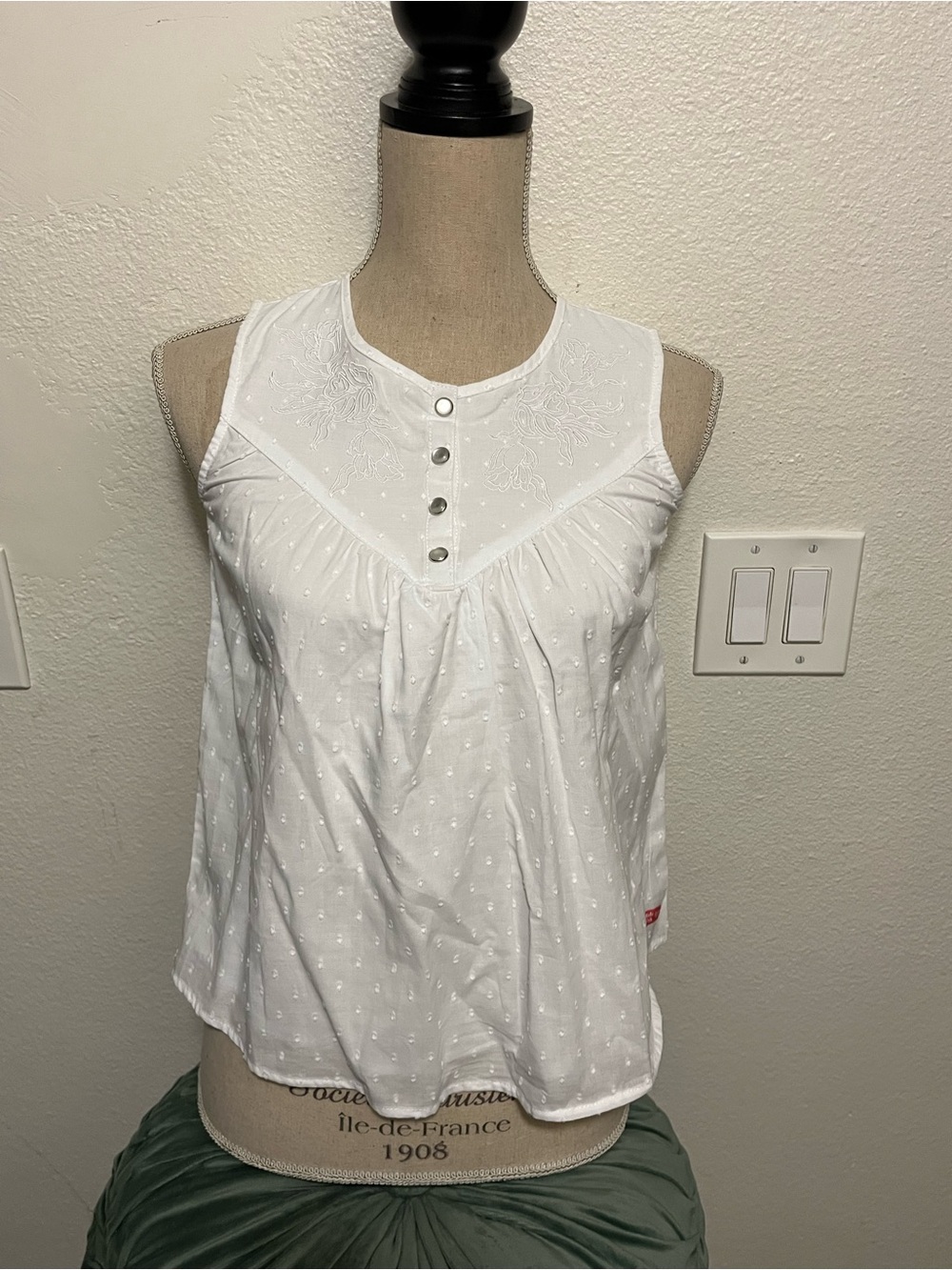 Scotch & Soda White Sleeveless Embroidered Button-Front Camisole